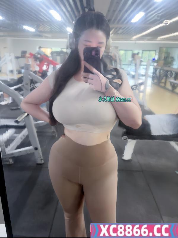 栖霞欧美风小姐姐