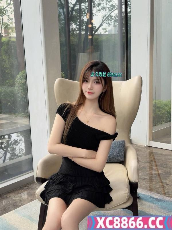 皮肤白嫩邻家女友老师