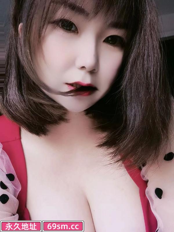 西湖短发巨乳少妇红豆