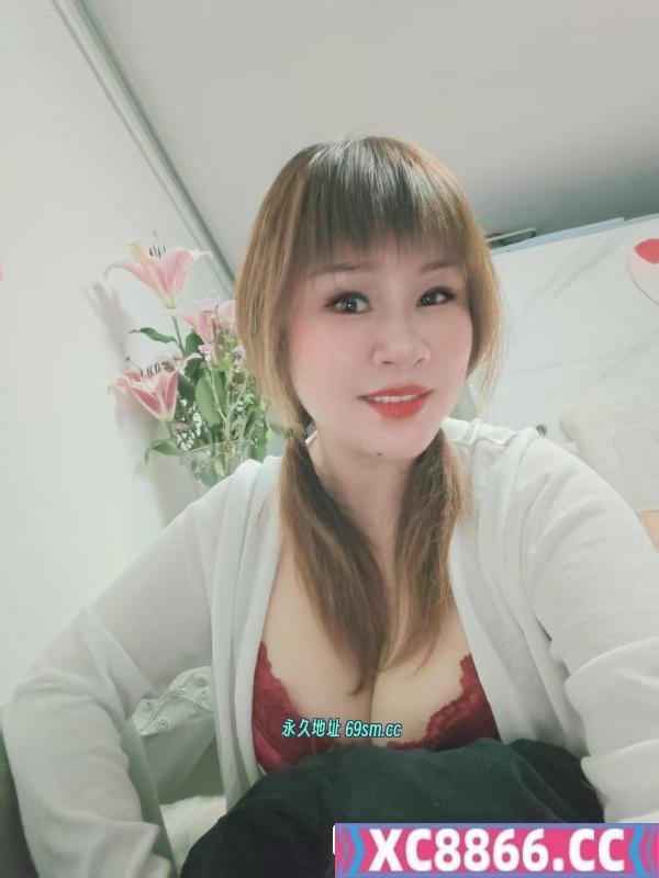白云爆乳美少妇
