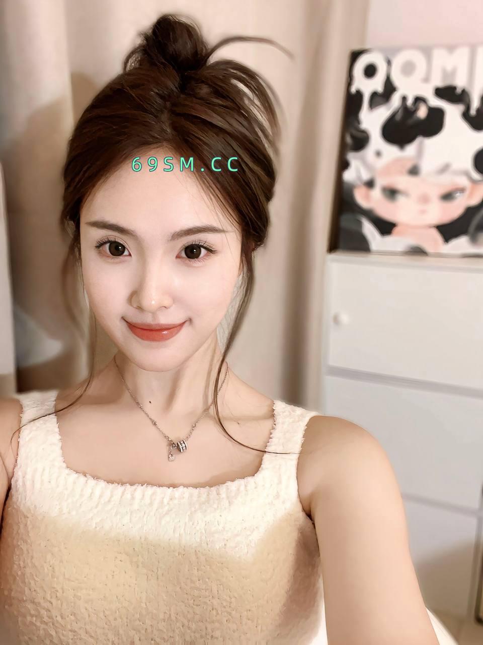 丰满翘臀巨乳骚妹